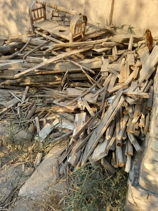 Har xil razmerdagi taxta va bolor va yoqish uchun o'tin hammasi 3 mln