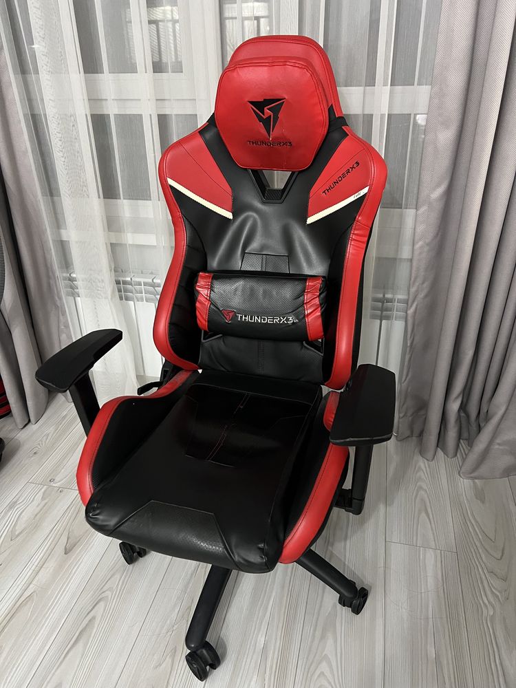 Игровое кресло ThunderX3 TC5