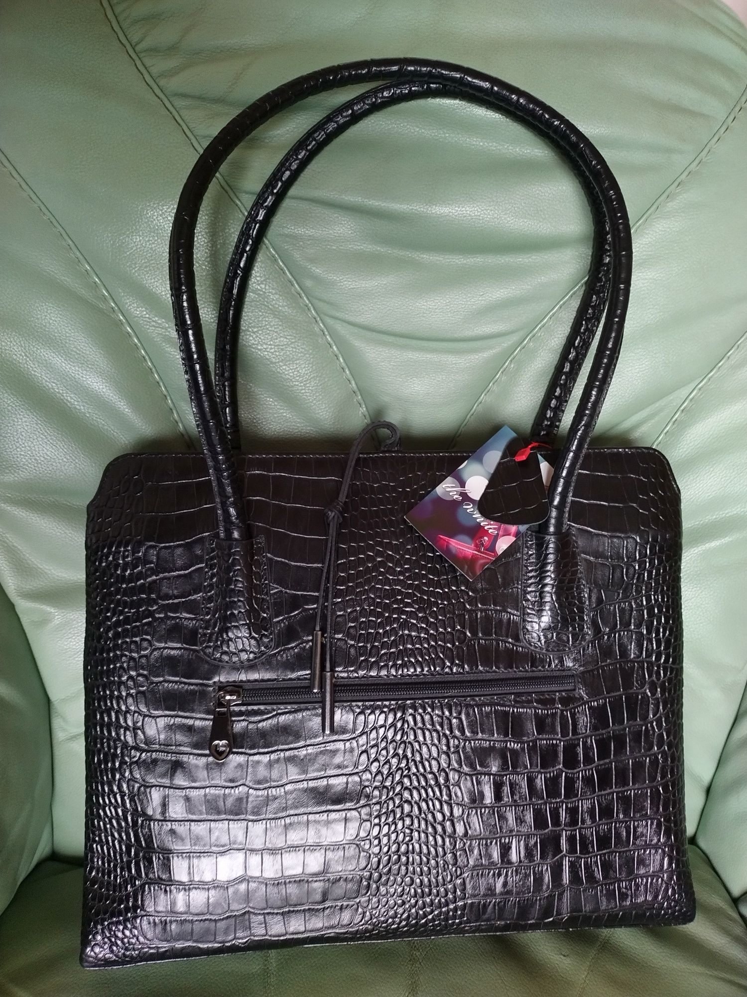 Черна дамска чанта от  естествена кожа