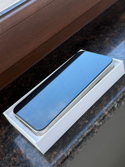 iPhone 15 Pro Max, Alb