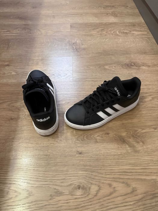 Incaltaminte tenisi Adidas, Levi’s, Vogany