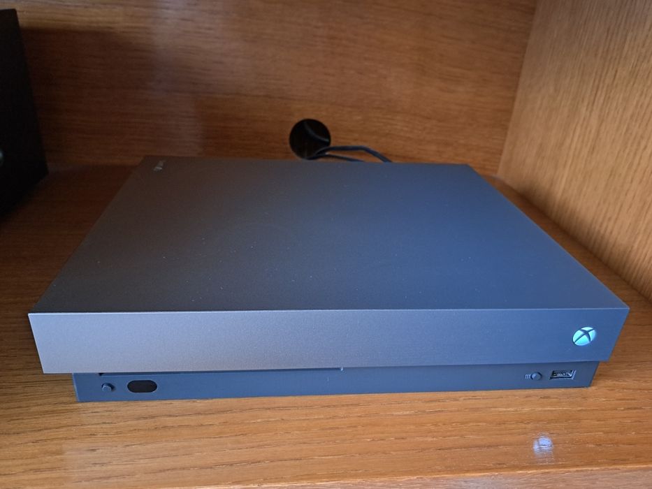 Consola Xbox One X Battlefield V Gold Rush Special Edition