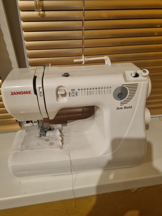 Швейная машинка Janome
