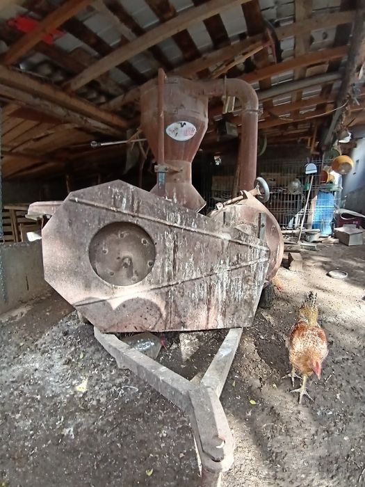 Moara de/cu ciocanele