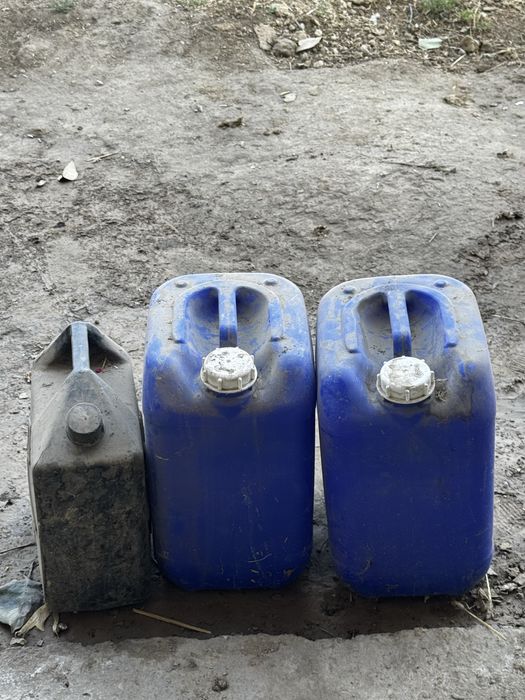 канистры 3 штуки