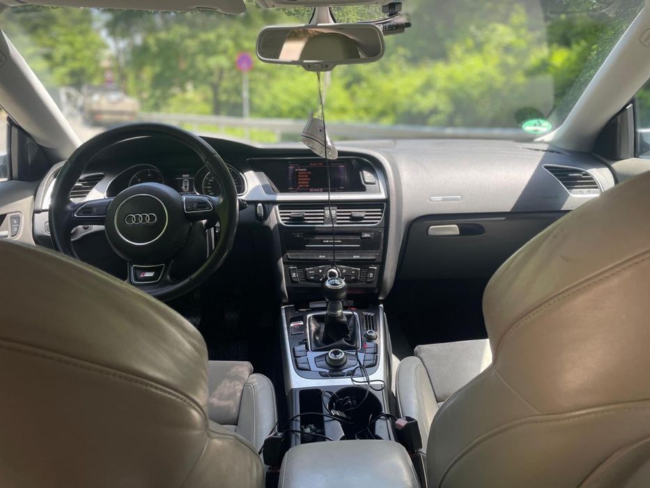 Audi a5 usor avariat