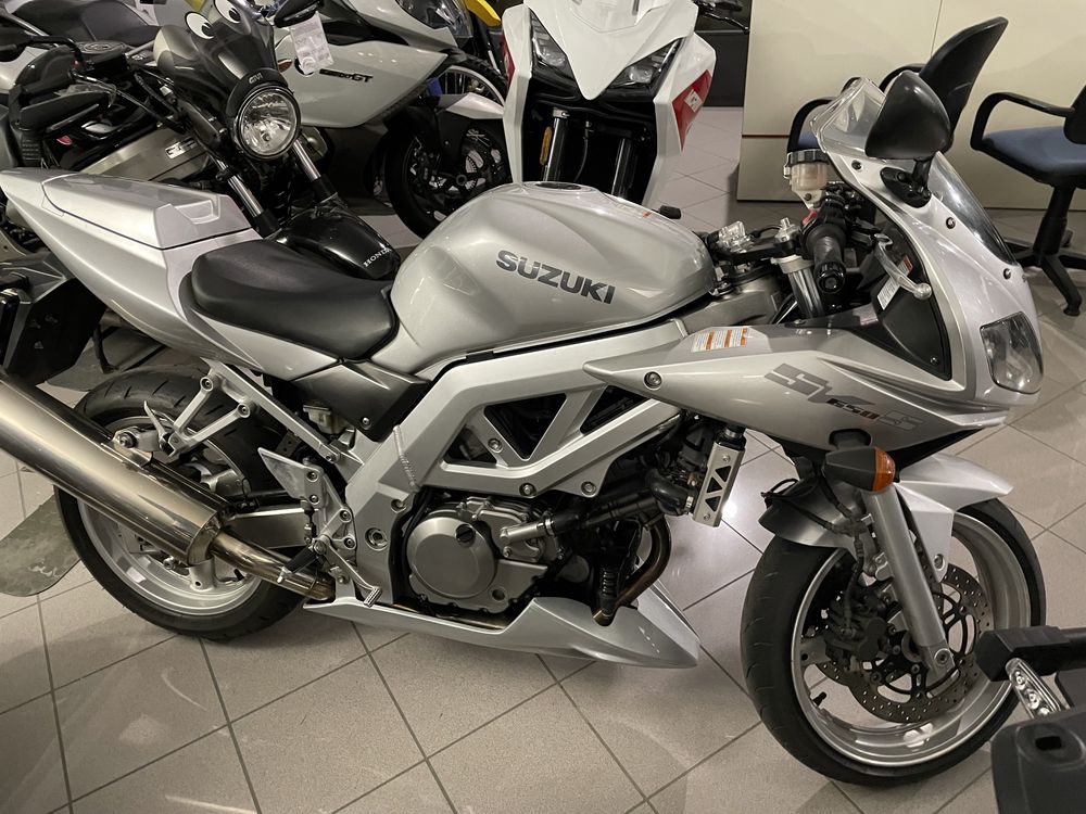 Zuzuki SV 650S (motocicleta sport)