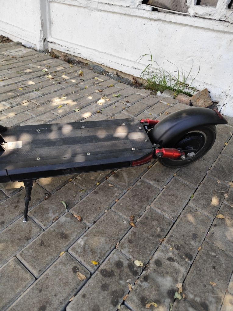 Vând sau schimb trotineta