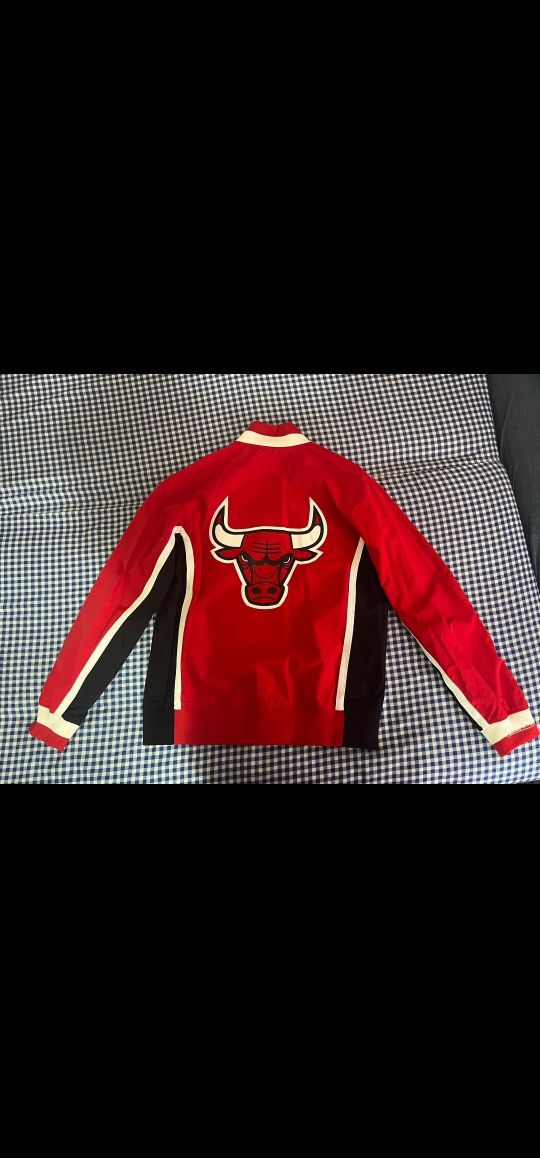 Jachete Chicago bulss Mitchell and noi cu etichete...