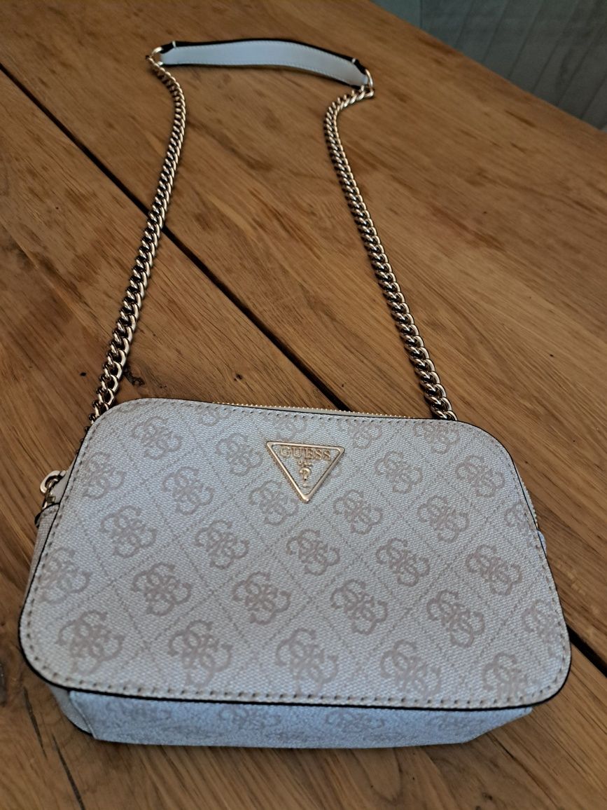 Чисто нова дамска чанта за рамо GUESS