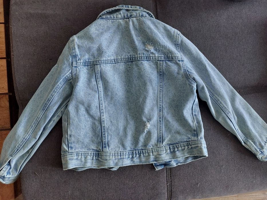 Продава се детско дънково яке за момиче  128 см