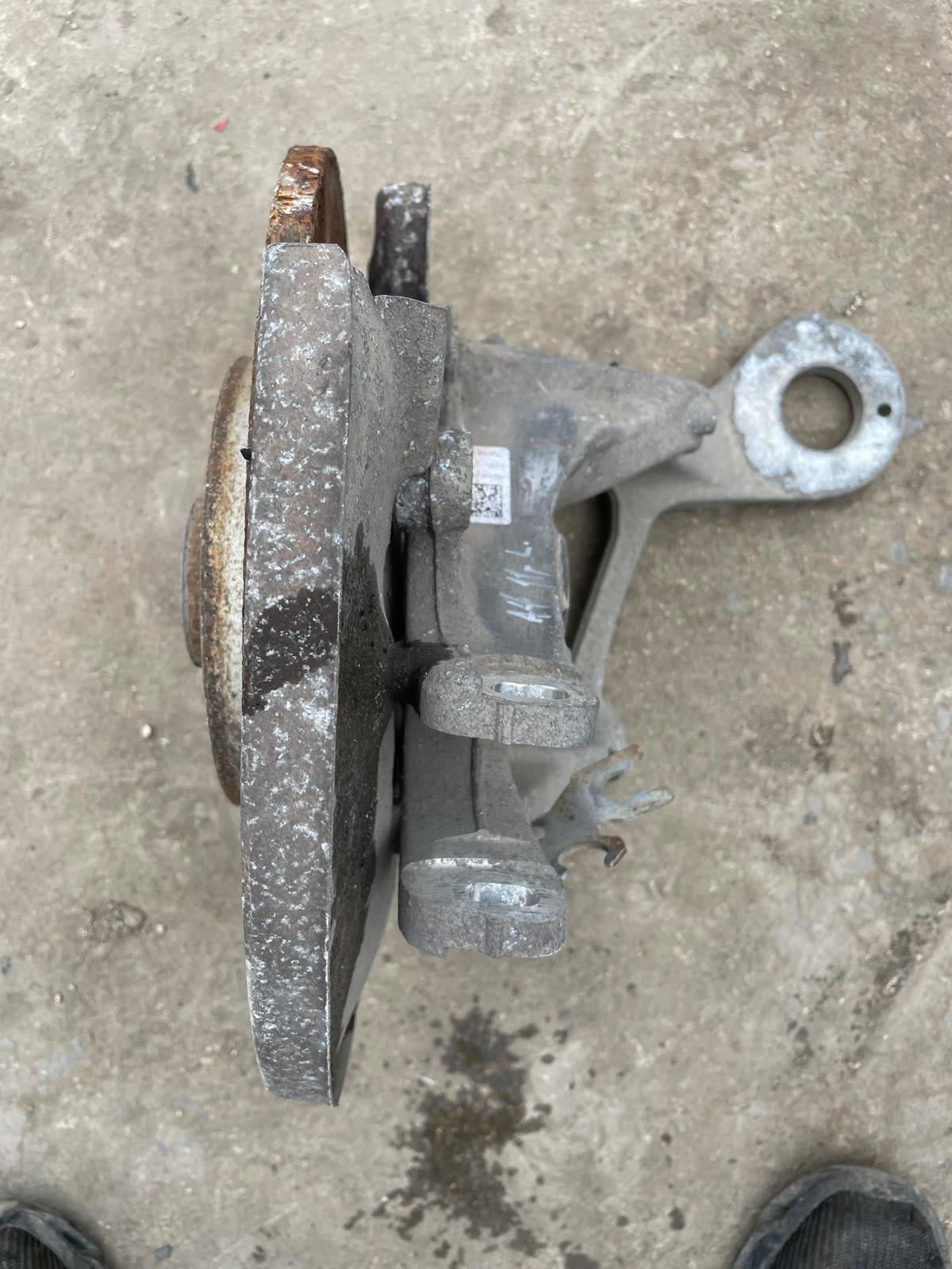 8K0505431AP шенкел с главина заден ляв от Audi A4 B8 1.8 TFSI 120 ph.