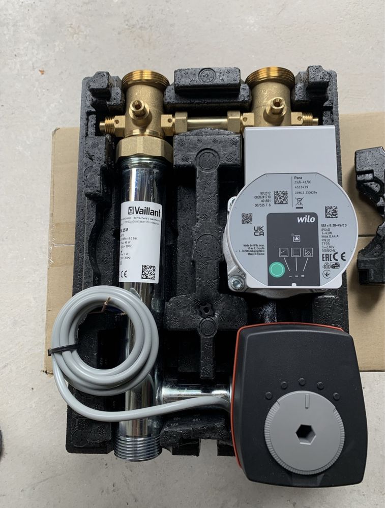 Grup de pompare Vaillant cu valva 3 cai si pompa