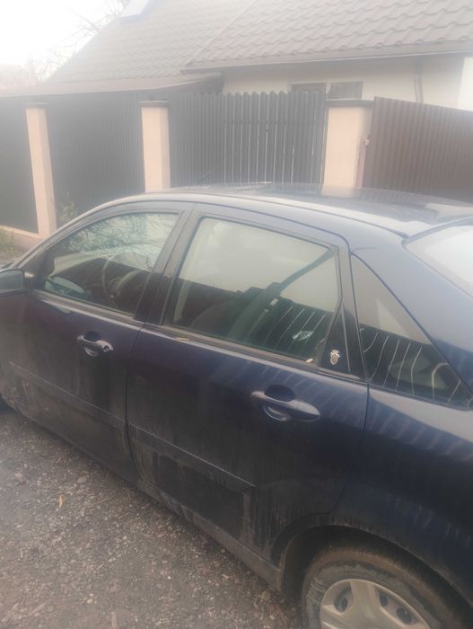 Vând Ford focus an 2002
