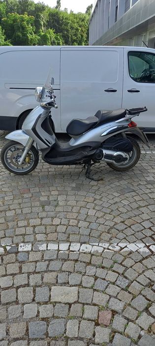 Продавам ПИАДЖО Бевърли 500