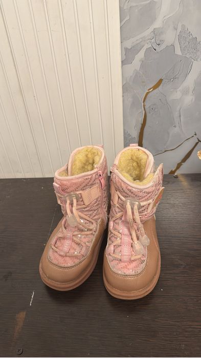 Продам зимние обуви для девочек