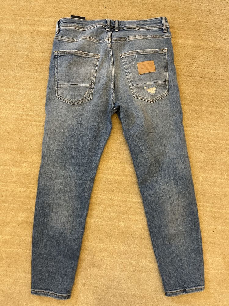 Blugi ZARA marimea: EUR 42, US 32