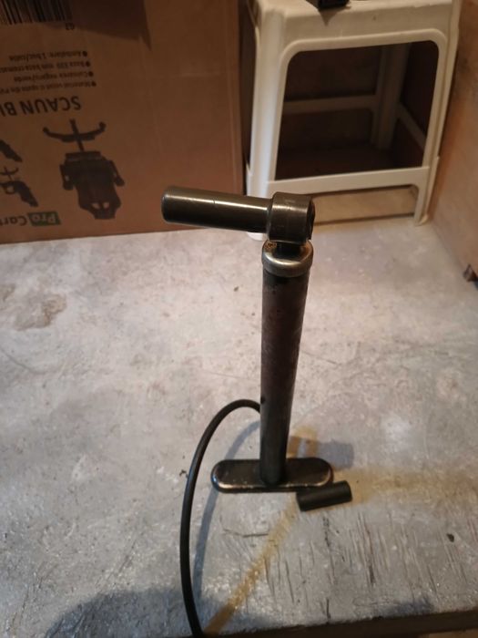 Продавам Стара помпа за автомобил или велосипед