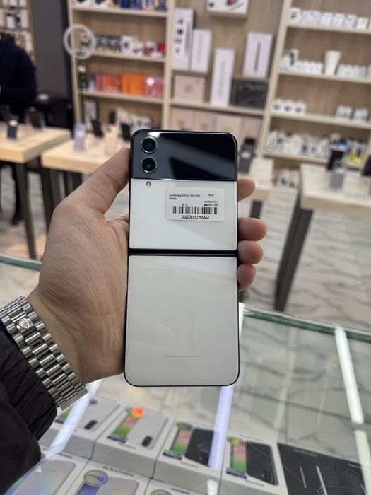 Samsung Z Flip 4   8/256GB