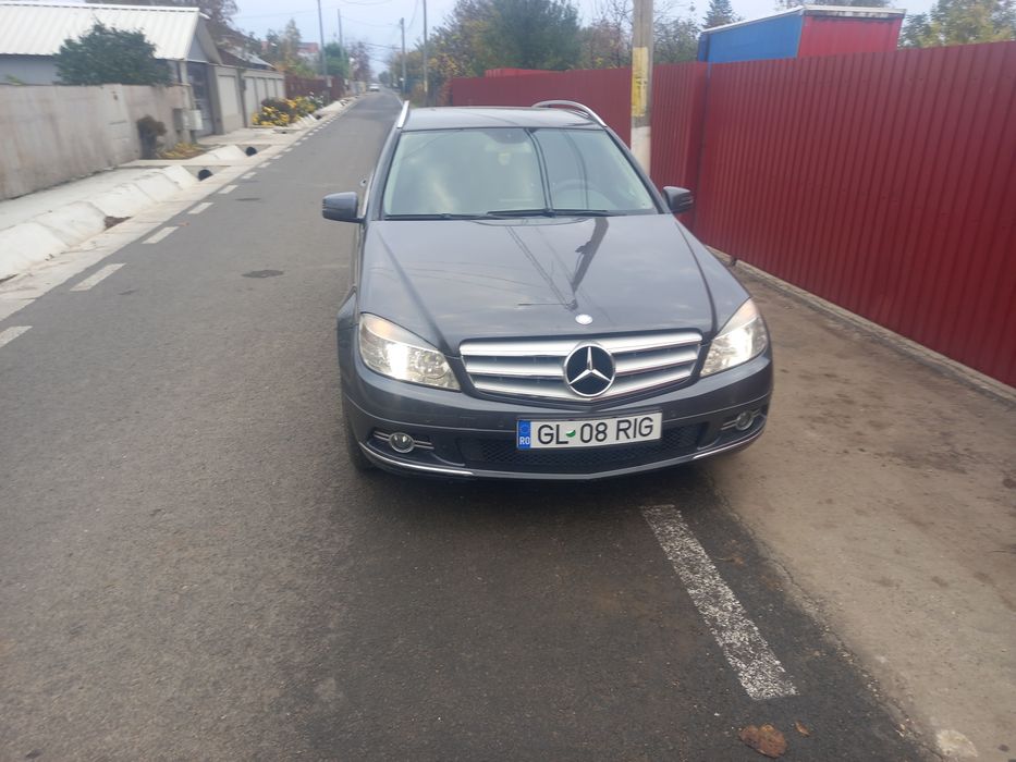 Vând Mercedes c250