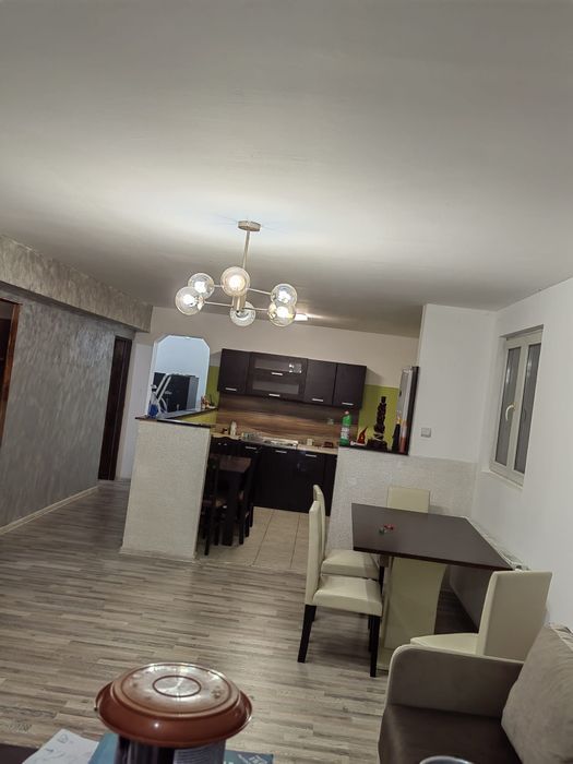 Vând casă la curte!!!