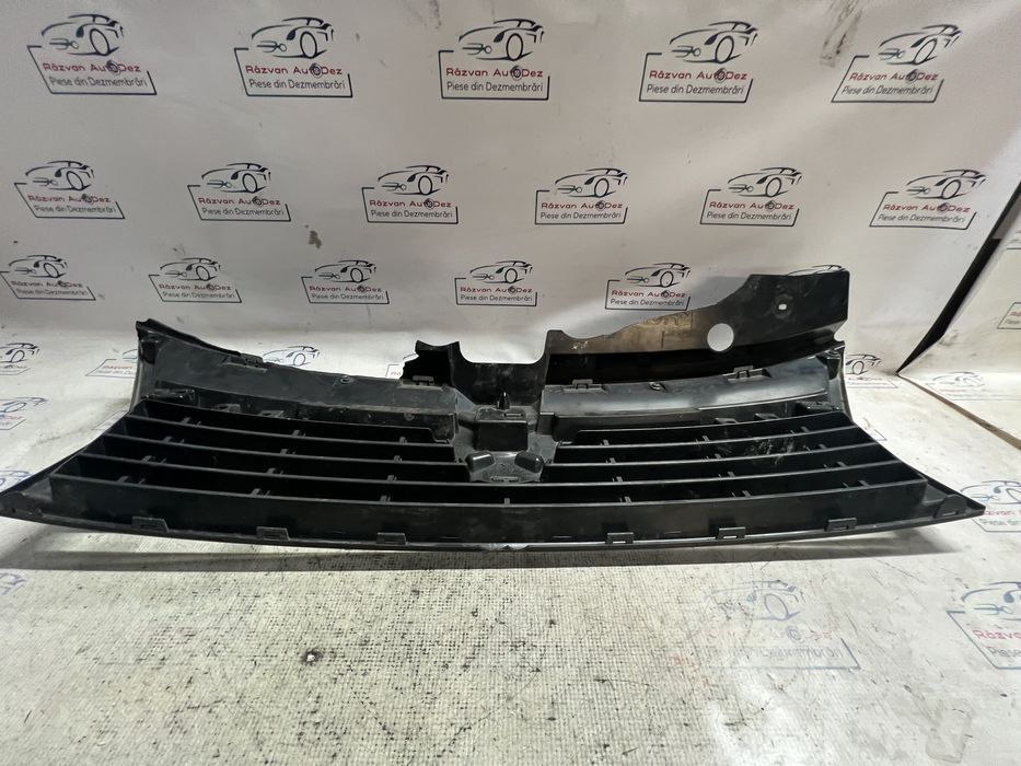 grila bara fata dacia duster 2017