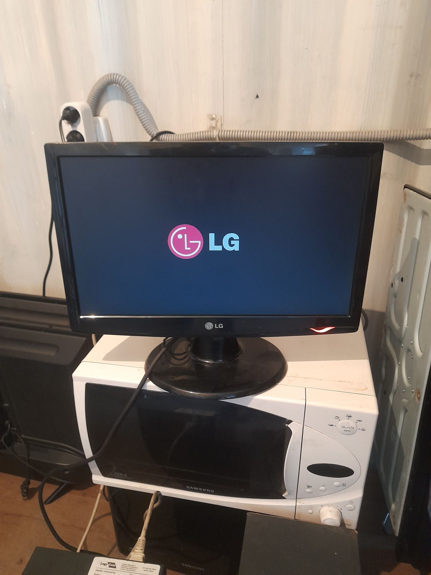 Монитор.  19d LG.