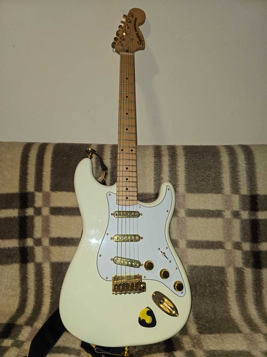 Custom Squier Affinity Stratocaster електирческа китара