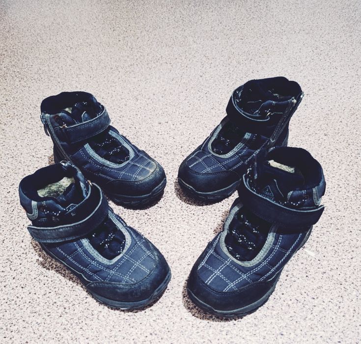 Продам детскую обувь зимнюю обувь