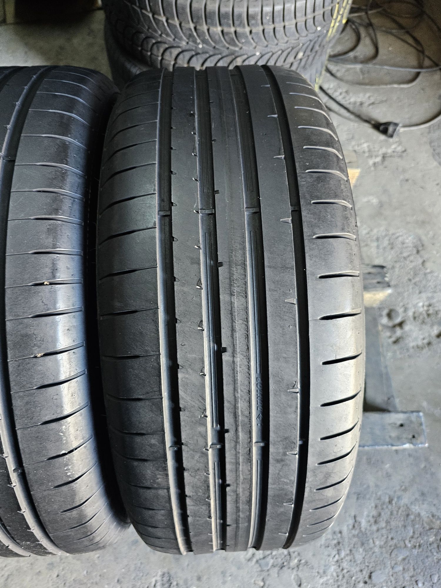 2 anvelope vara 235 55 17 Dunlop