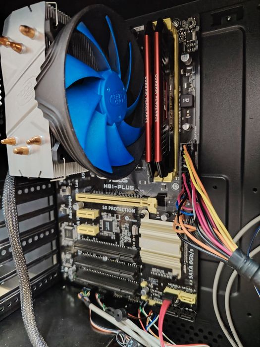 Asus H81-Plus/Huntkey GS550/CORE i3-4150+Deep Cool/16GB DDR3/256GB SSD