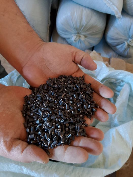 Продаётся  гранула или плёнку и мешка