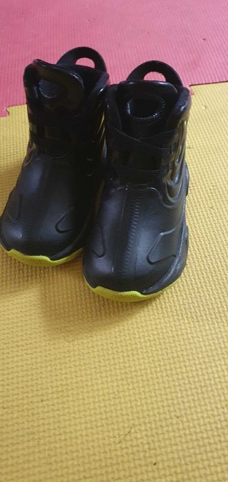 Ghetuțe copii Jordan mărimea 23,5