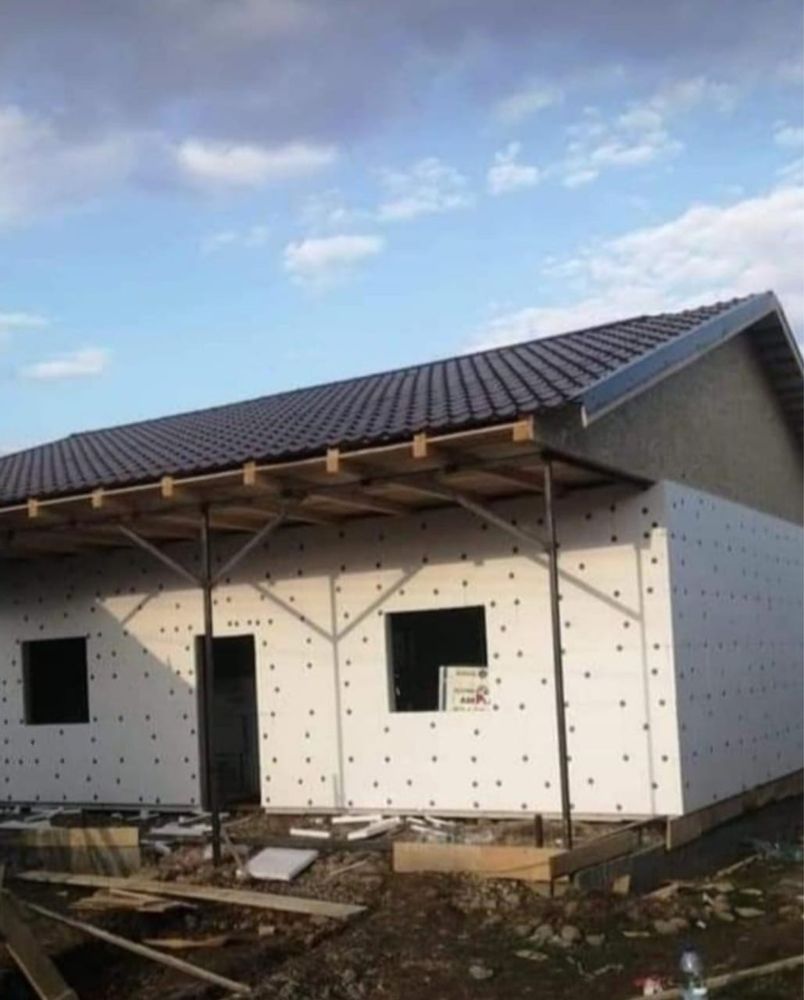 Vand case pe structura metalica