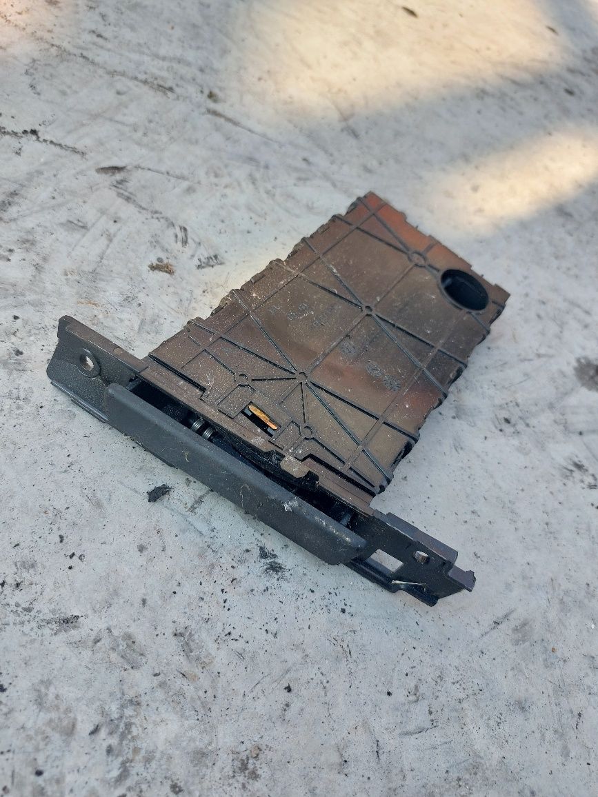 Cup holder Бмв bmw е60 е61 520д 177кс  n47