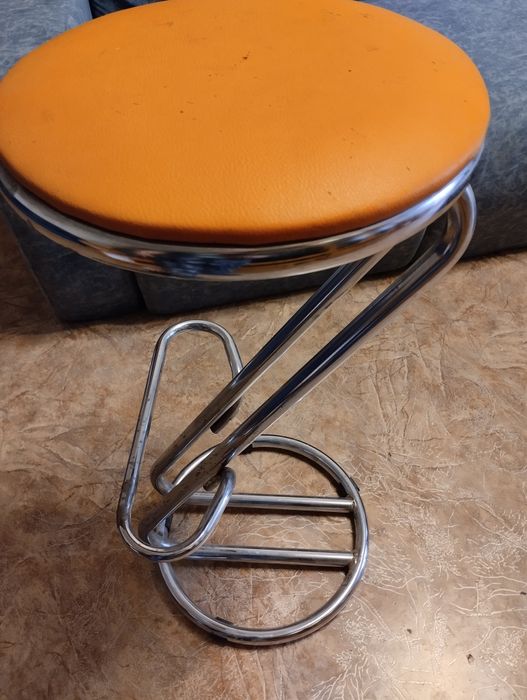 Стулья барные, оранжевые.10 000 каждый