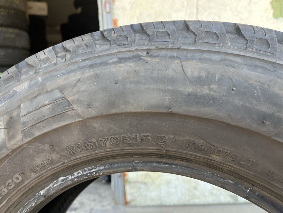 2 бр. гуми за бус 215/70/15C Brigdestone DOT 0718 9 mm