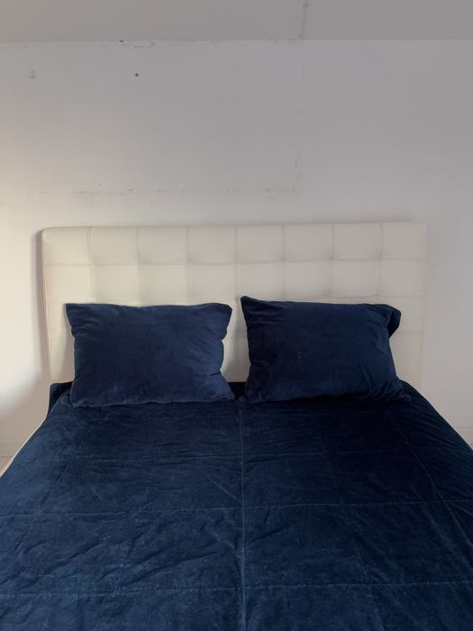 Pat tapițat cu saltea