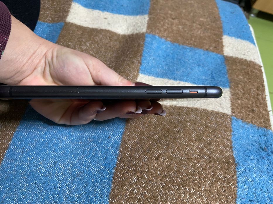 Iphone 11 . Vine cu cutie