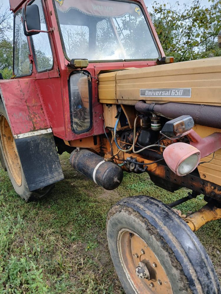 Vînd Tractor U 650