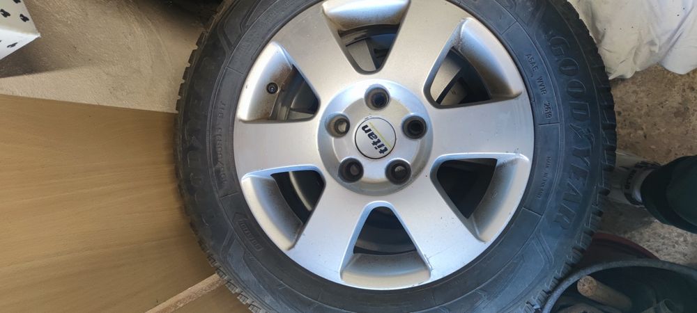 Джанти със зимни гуми за шкода