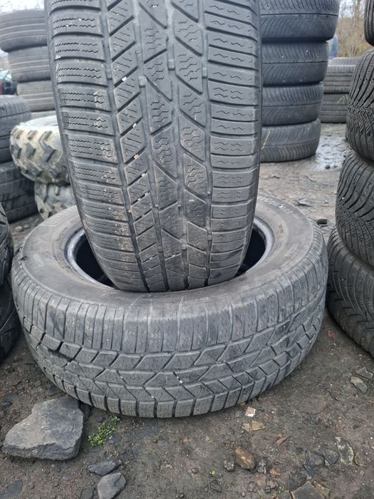 Vand 2 anvelope 235 55 17 continental de iarna