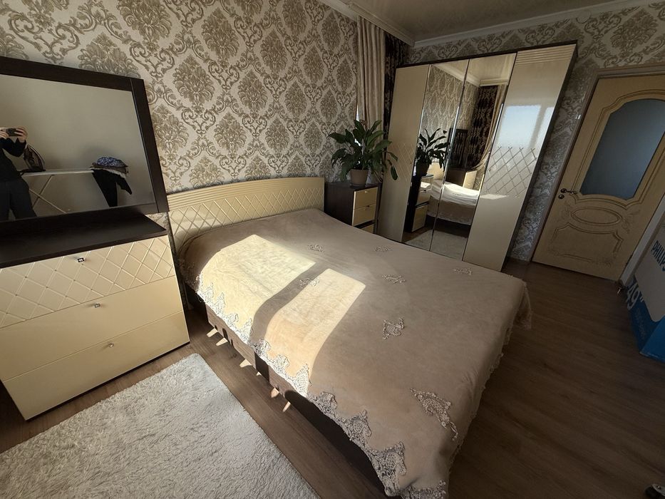 Продам спальный гарнитур