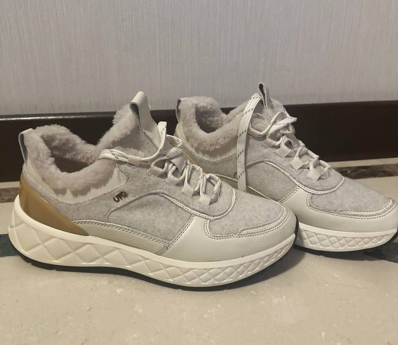 Теплые кроссовки 39 размер  Uterqüe