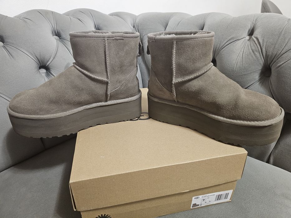 Ghete bocanci UGG Classic MINI Platform originali w marime 38