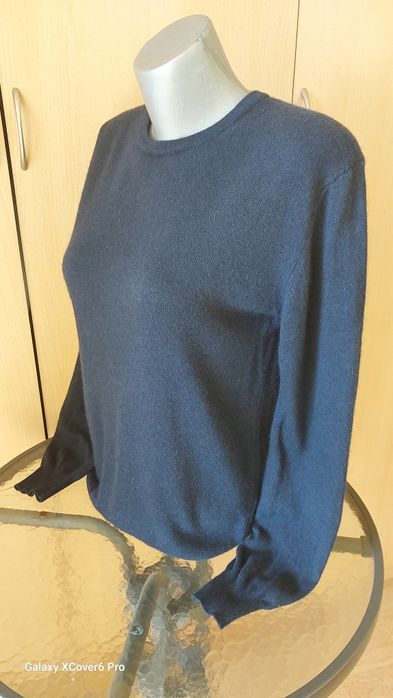 Пуловер Oro Cashmere. 35% кашмир, 35% коприна, 30% вълна. размер L