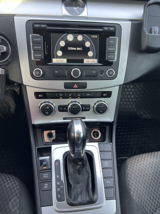 VW Passat 2013/Automatic/Navi  /2.0 DIESEL