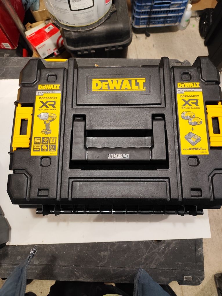 Безчетков акумулаторен гайковерт Девалт Dewalt  DCF900P2T 2 × 5Ah