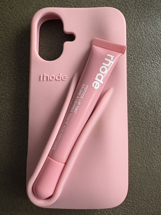 Кейс за айфон 16 с гланц в много приятен нюанс в розово