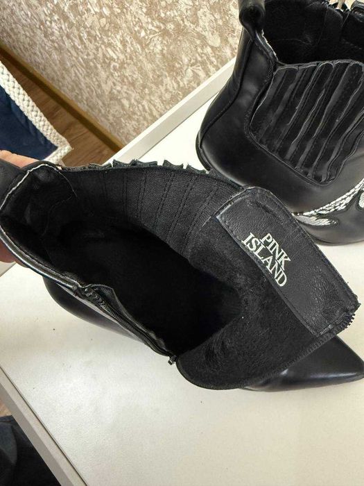 Продаются Сапоги Казаки Pink island